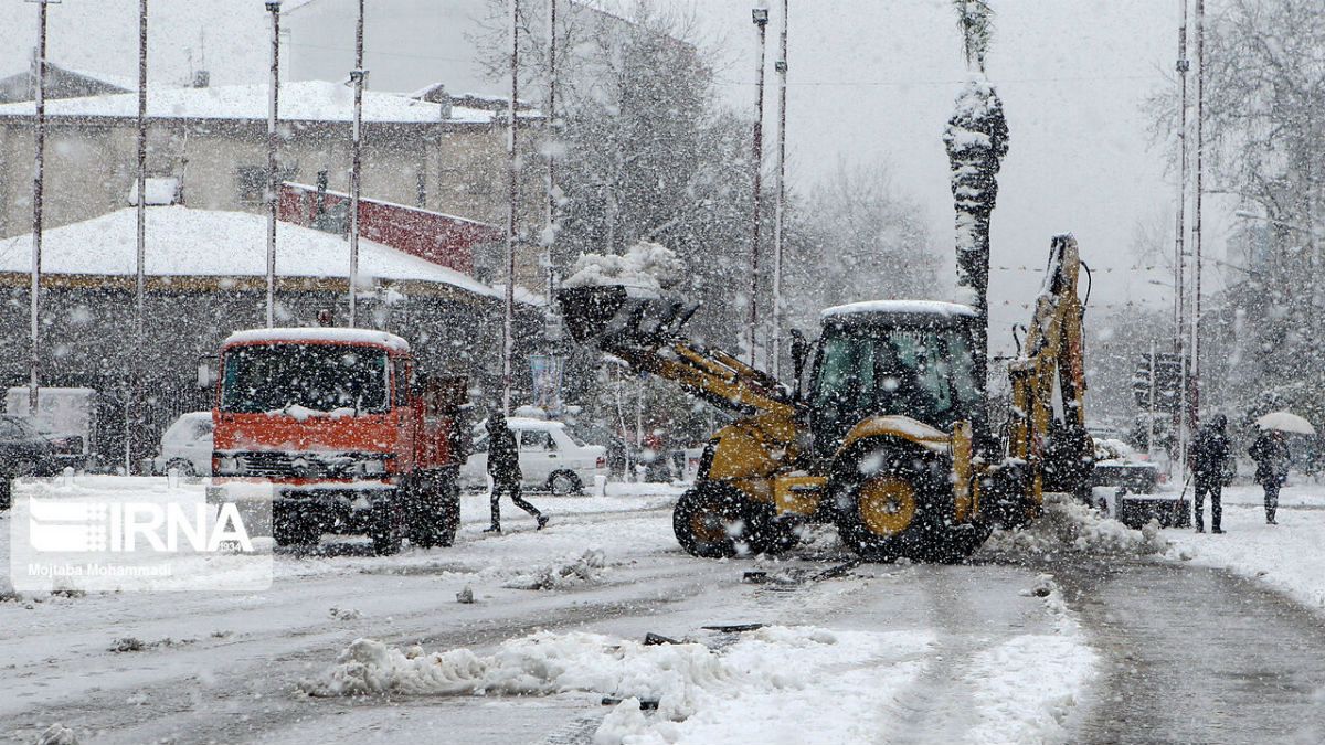 بارش مرگبار برف در گیلان؛ زلزله شمال ایران را لرزاند