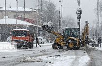 بارش مرگبار برف در گیلان؛ زلزله شمال ایران را لرزاند