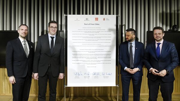 Soldan sağa: Prag BB Zdenek Hrib, Budapeşte BB Gergely Karacsony, Bratislava BB Matus Vallo, Varşova BB Rafal Trzaskowski Soldan sağa: Prag BB Zdenek Hrib, Budapeşte BB Gergely Karacsony, Bratislava BB Matus Vallo, Varşova BB Rafal Trzaskowski