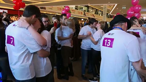 Λευκορωσία: Διαγωνισμός φιλιού στο Μινσκ Λευκορωσία: Διαγωνισμός φιλιού στο Μινσκ