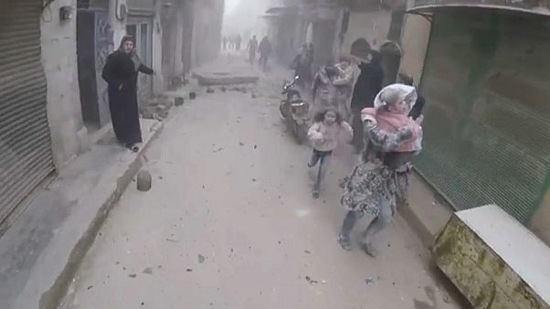 "Белые каски" показали видео последствий авиаударов по Идлибу "Белые каски" показали видео последствий авиаударов по Идлибу