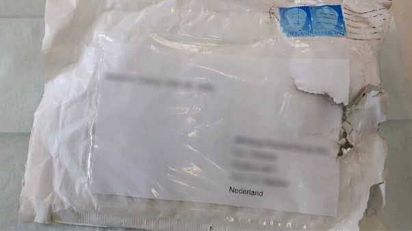 انفجار دو بسته پستی بمبگذاری شده در دو شهر هلند انفجار دو بسته پستی بمبگذاری شده در دو شهر هلند