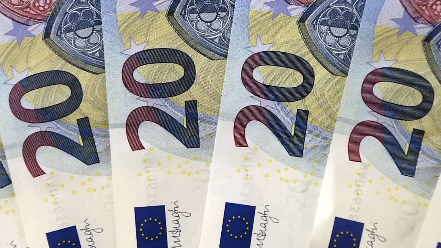 Dans cette photo d'archive du 27 octobre 2015, de nouveaux billets de vingt euros sont exposés lors d'une conférence de presse à la succursale de la Banque fédérale allemande.