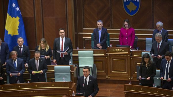 Kosova'da Başbakan ve bakanların maaşları yarıya inecek Kosova'da Başbakan ve bakanların maaşları yarıya inecek