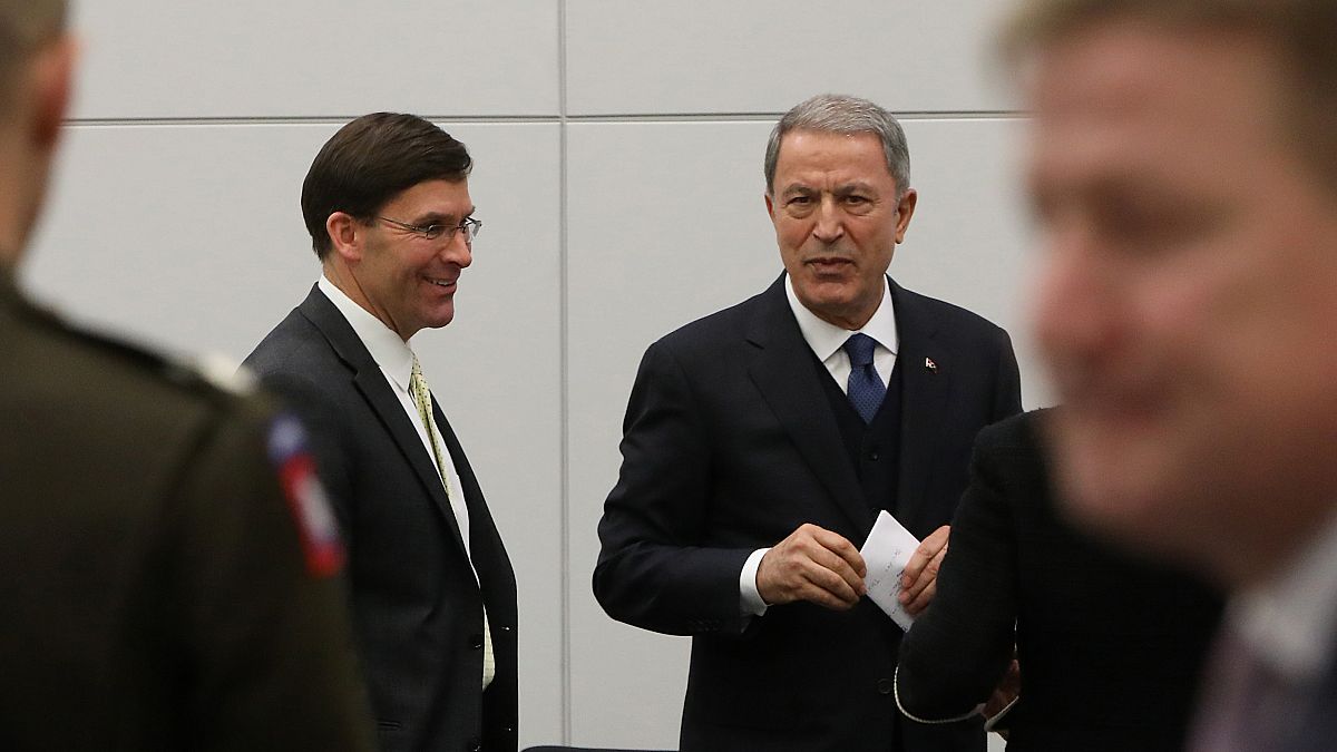 Milli Savunma Bakanı Hulusi Akar NATO Savunma Bakanları Toplantısı'nda  ABD Savunma Bakanı Mark Esper (solda) ile görüştü. 