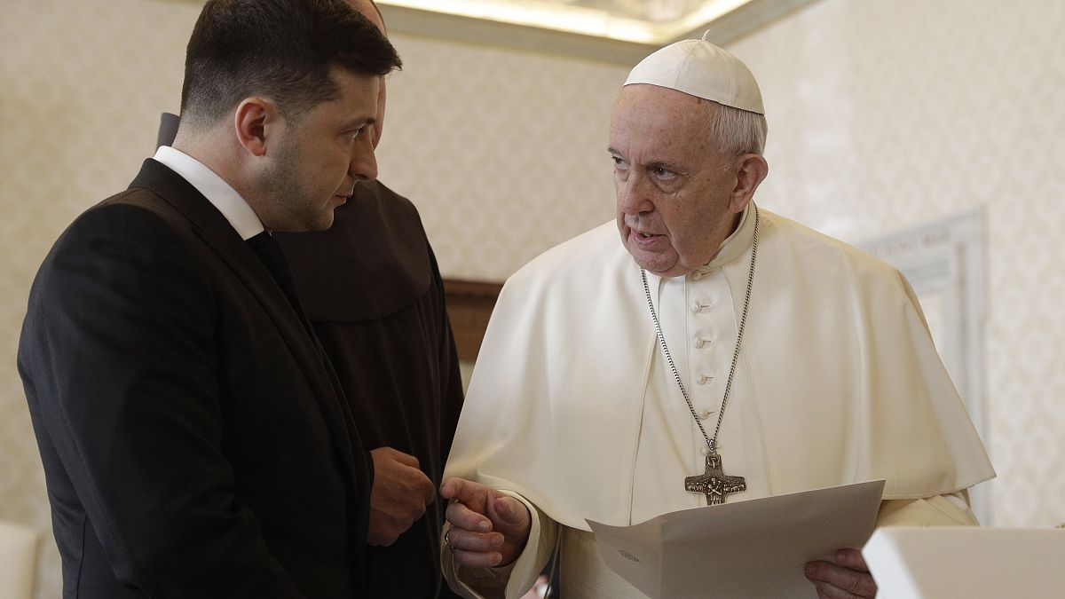 Papa Francis'ten din adamı sıkıntısı yaşanan yerlerde evli erkeklerin rahip olabilmesi teklifine ret