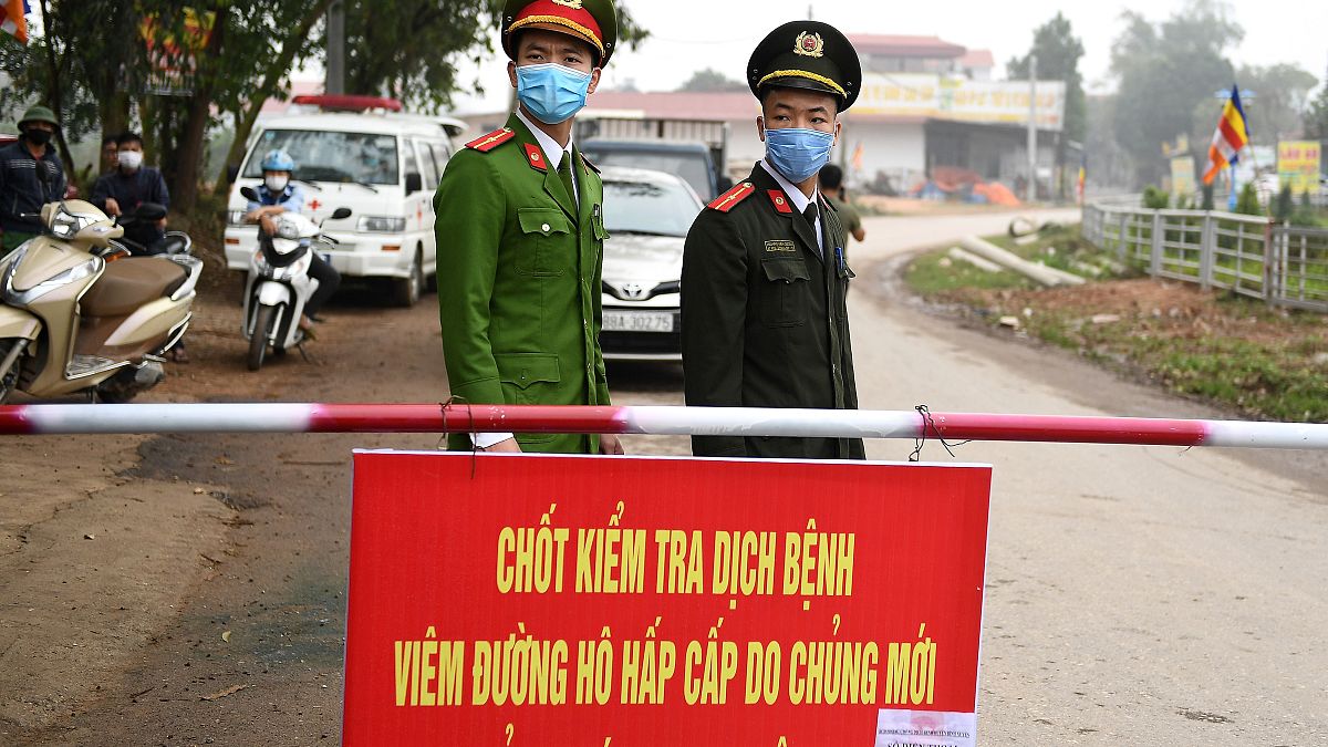 فيتنام تفرض حجرا صحيا على منطقة يسكنها 10 آلاف شخص على خلفية فيروس كورونا 