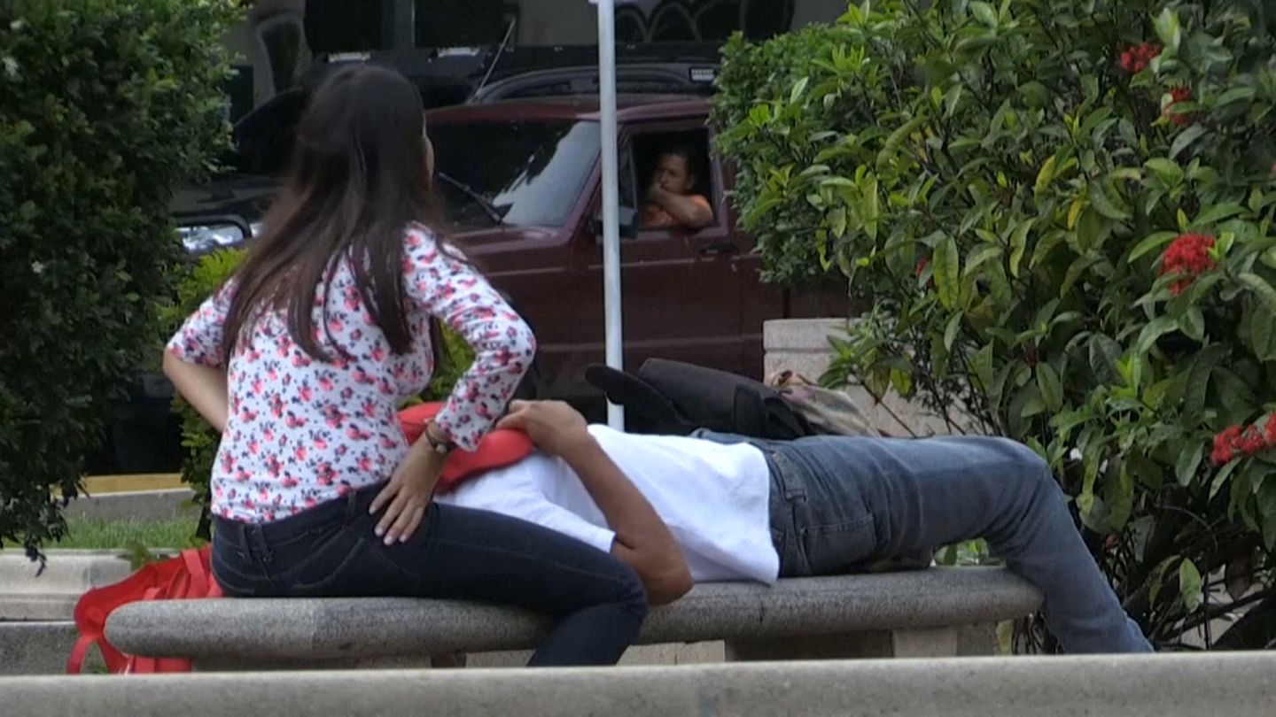 Porno Casero De Jovencitas Borrachas Y Dormidas - Sexo en tiempos de crisis en Venezuela | Euronews