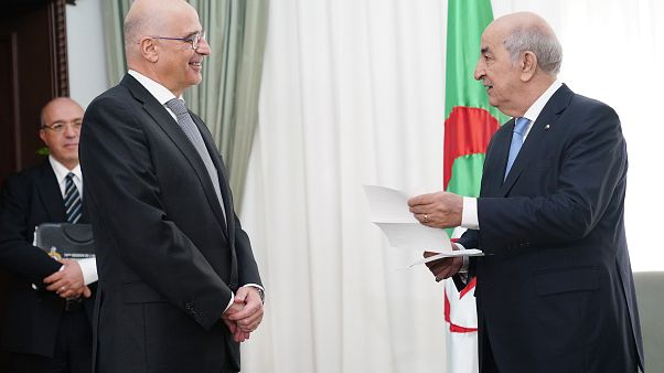 Ο Πρόεδρος της Αλγερίας Abdelmadjid Tebboune συνομιλεί με τον Έλληνα υπουργό Εξωτερικών Νίκο Δένδια Ο Πρόεδρος της Αλγερίας Abdelmadjid Tebboune συνομιλεί με τον Έλληνα υπουργό Εξωτερικών Νίκο Δένδια