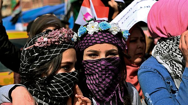 Des irakiennes manifestent pour défendre leur droit à manifester avec les hommes, Bagdad, le 12 février 2020 Des irakiennes manifestent pour défendre leur droit à manifester avec les hommes, Bagdad, le 12 février 2020