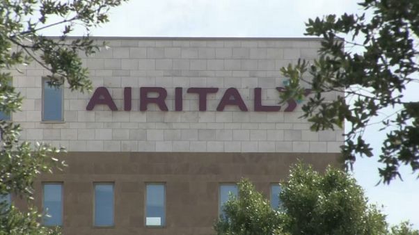 Il buco nero del trasporto aereo italiano Il buco nero del trasporto aereo italiano