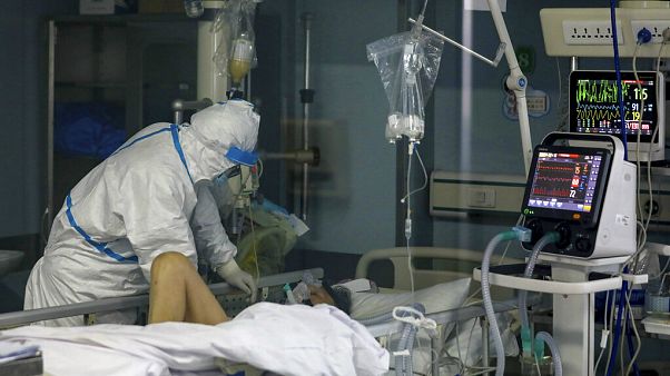 شیوع ویروس کرونا؛ از آمار ۱۳۸۰ نفری جانباختگان تا انتقاد آمریکا از چین شیوع ویروس کرونا؛ از آمار ۱۳۸۰ نفری جانباختگان تا انتقاد آمریکا از چین