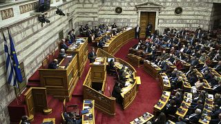 «Μετωπική» των πολιτικών αρχηγών στη Βουλή με αιχμή τα εργασιακά