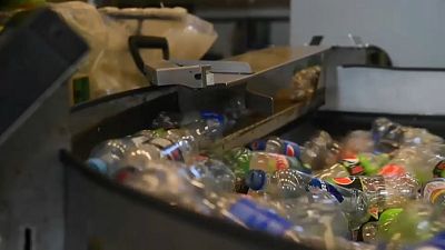 Noruega dá o exemplo na reciclagem de garrafas de plástico
