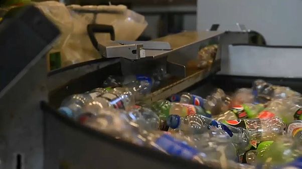 Noruega dá o exemplo na reciclagem de garrafas de plástico Noruega dá o exemplo na reciclagem de garrafas de plástico