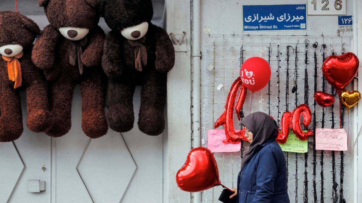 جشن ممنوعه ولنتاین در ایران؛ از جوانان تهران تا طلبه‌های قم