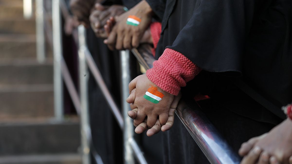 الهند: تعرية طالبات للتأكد من كونهن في فترة الدورة الشهرية