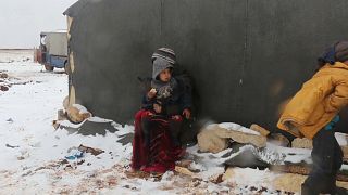 Συρία: Κυνηγημένοι από τις βόμβες και το ψύχος