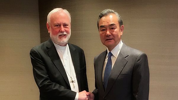 Vatikan Dışişleri Bakanı Paul Gallagher ve Çin Dışişleri Bakanı Wang Yi Vatikan Dışişleri Bakanı Paul Gallagher ve Çin Dışişleri Bakanı Wang Yi