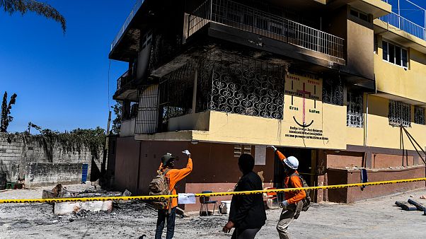 Haiti'nin başkenti Port-au-Prince'de yangın çıkan yetimhanede Haiti'nin başkenti Port-au-Prince'de yangın çıkan yetimhanede