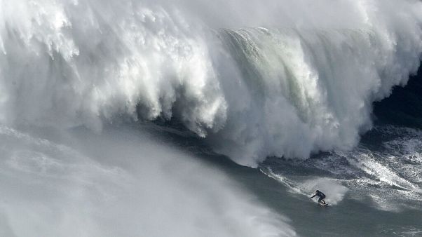 Surf-Unfall von Alex Botelho in Nazaré: Zuviel gezeigt? Surf-Unfall von Alex Botelho in Nazaré: Zuviel gezeigt?