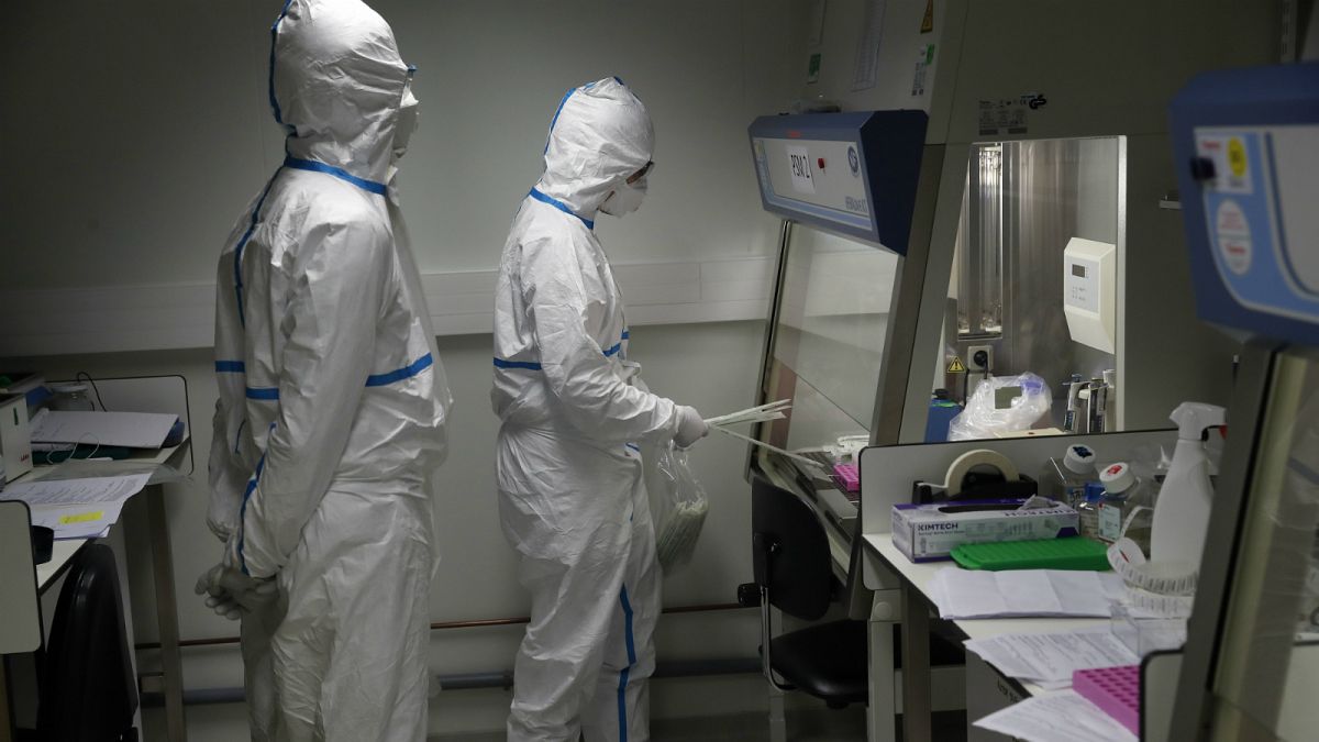 Avrupa'da ilk kez bir kişi koronavirüsten dolayı hayatını kaybetti
