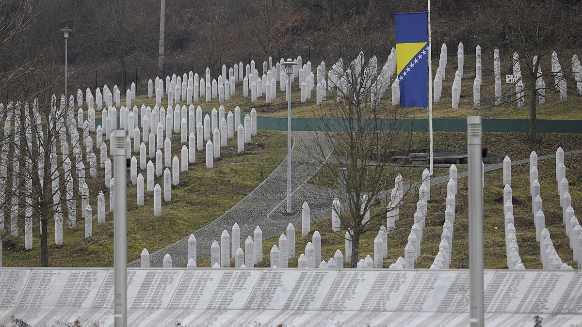 Srebrenitsa'da kimliği belirlenemeyen 82 kurban toprağa verilecek 
