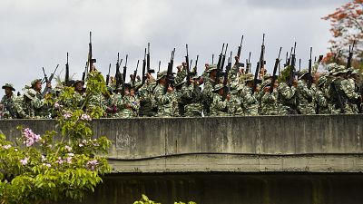Militärübung mit 2,3 Milizionären: Guaidó appelliert an Soldaten