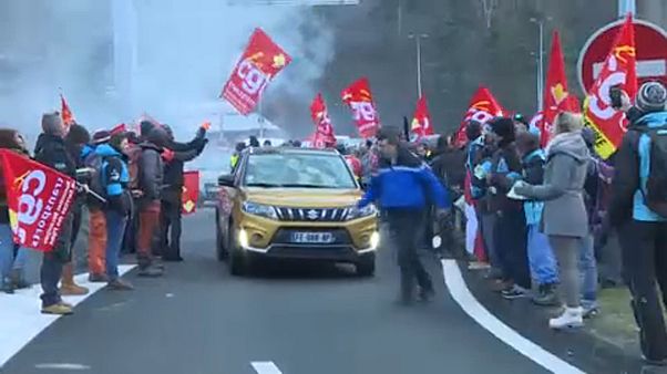 Francia: lo sciopero - sulla neve - dei lavoratori stagionali Francia: lo sciopero - sulla neve - dei lavoratori stagionali