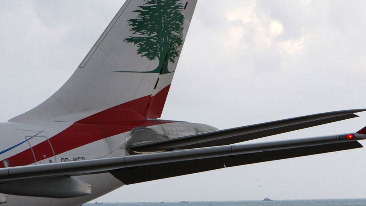 "الشرق الأوسط" اللبنانية.. تلغي قرار التعامل بالدولار بعد تدخل رئيس الوزراء