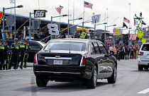 Trump limuzini ile NASCAR pistinde tur attı