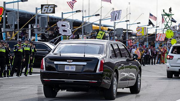 Trump limuzini ile NASCAR pistinde tur attı Trump limuzini ile NASCAR pistinde tur attı