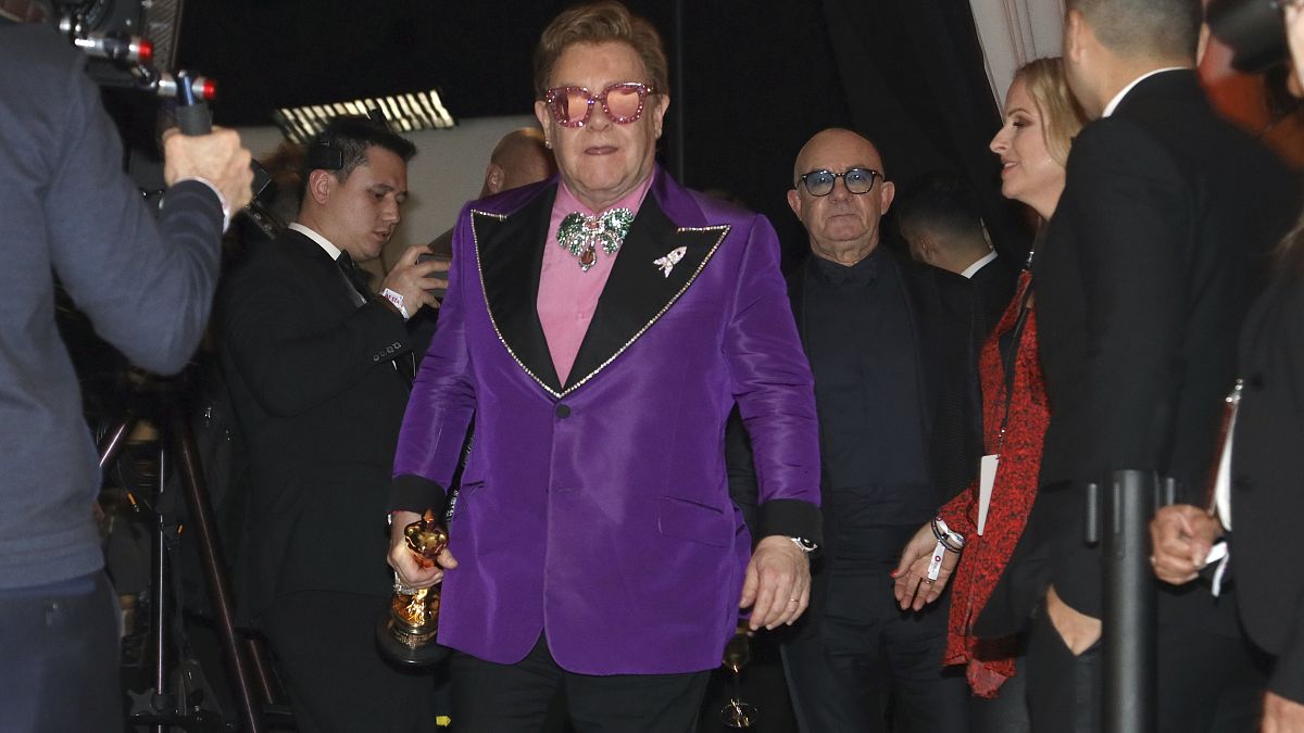 Wegen Lungenentzündung: Elton John bricht Konzert ab 