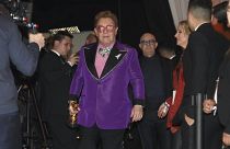 Wegen Lungenentzündung: Elton John bricht Konzert ab