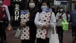 Hong Kong'da tuvalet kağıdı çetesine baskın