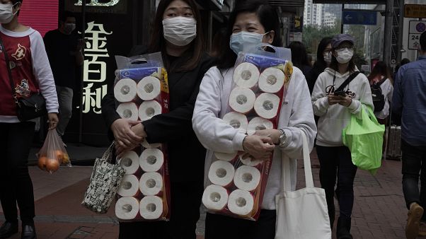 Hong Kong'da tuvalet kağıdı çetesine baskın Hong Kong'da tuvalet kağıdı çetesine baskın