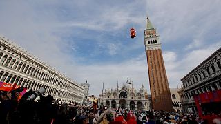 Thousands watch 'flight of angel' at Venice carnival