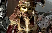 فرشته ونیز از فراز برج ساعت پرواز کرد