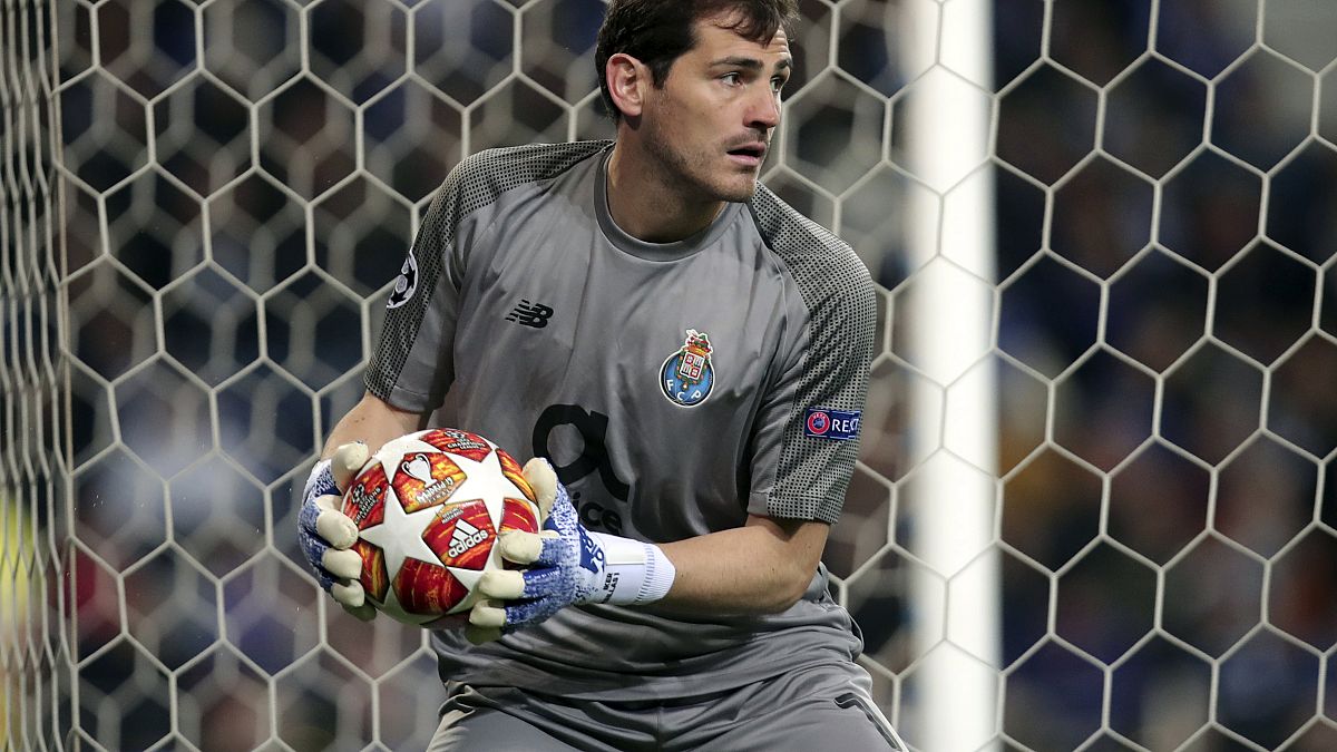 Tras nueve meses sin pisar el campo, Iker Casillas cuelga los guantes