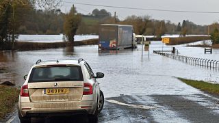 Ураган "Деннис" грозит новыми наводнениями и идёт на Шотландию