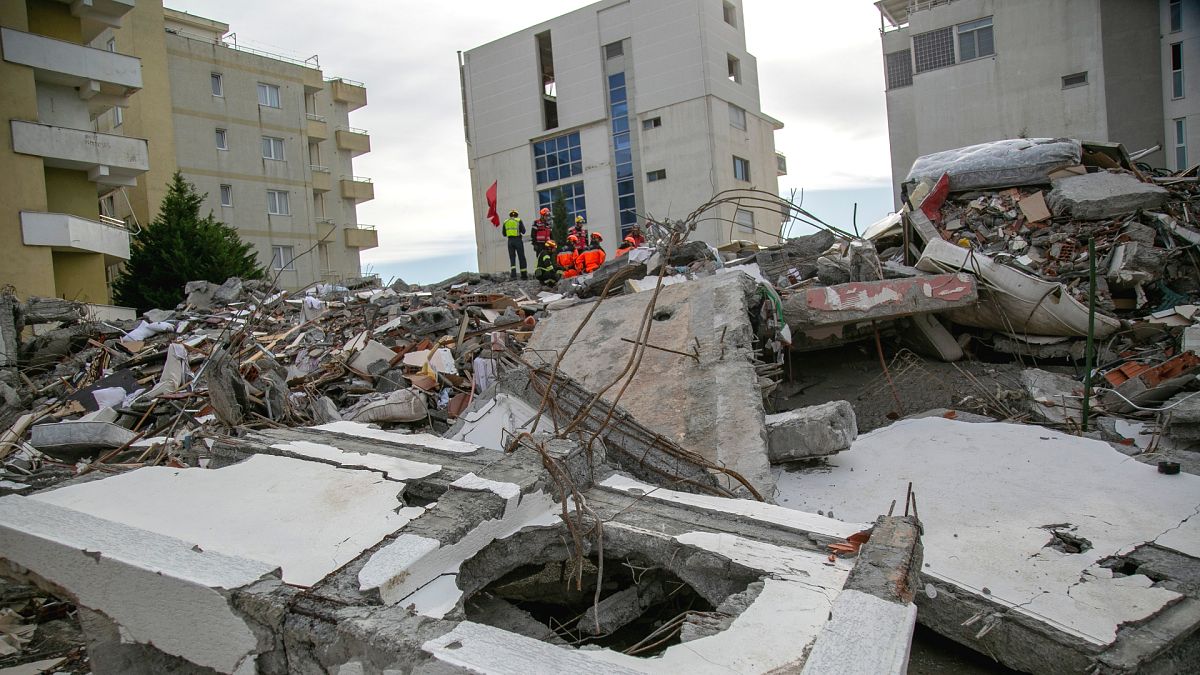 Arnavutluk'a 6,3 şiddetindeki depremin yaralarını sarmak için 1,15 milyar euroluk yardım taahhüdü