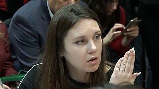 Una joven escapa de la cuarentena por coronavirus en Rusia