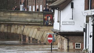 "Dennis" deixou Inglaterra inundada