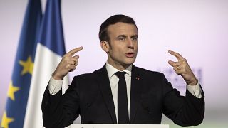 France : Macron lance la lutte contre le "séparatisme islamiste"