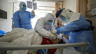  پزشکان چینی به درمان ویروس‌ کرونا با پلاسمای خون شفایافتگان روی آوردند