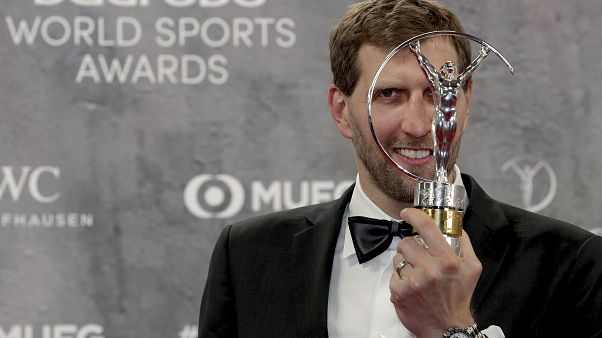 "Lebt euren Traum!" Lebenswerk-Laureus für Dirk Nowitzki (41) "Lebt euren Traum!" Lebenswerk-Laureus für Dirk Nowitzki (41)