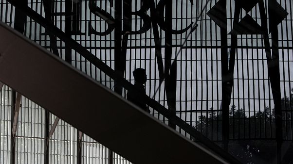 HSBC vai cortar 35 mil empregos HSBC vai cortar 35 mil empregos