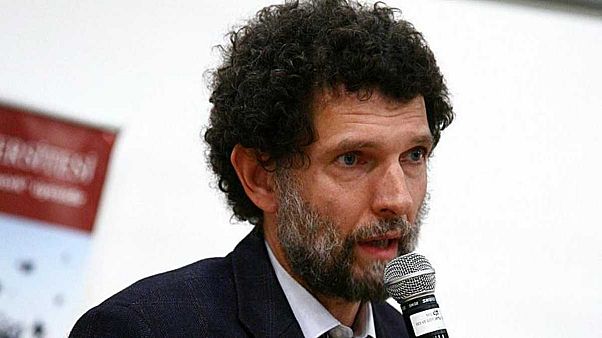 Gezi parkı davasından beraat eden Kavala 'darbeden' tutuklandı Gezi parkı davasından beraat eden Kavala 'darbeden' tutuklandı