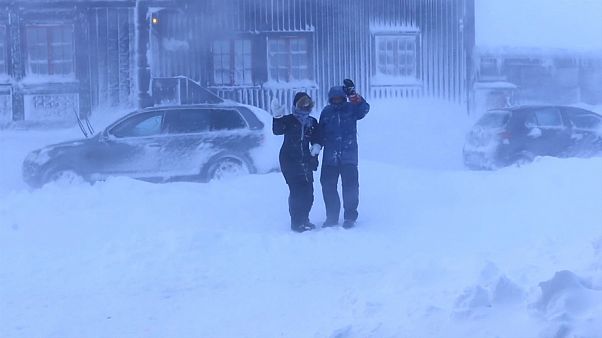 Снежная буря вынуждает отдохнуть в горах Снежная буря вынуждает отдохнуть в горах