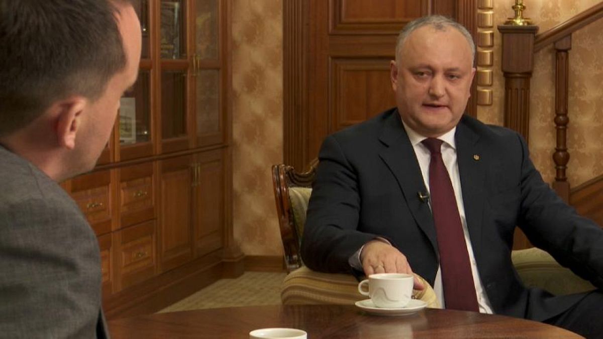 Der Präsident der Republik Moldau sprich mit Euronews-Reporter Orlando Crowcroft in Chisinau